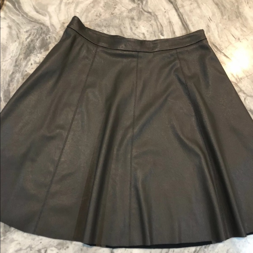 Willow And Clay Grey Skirt, Sz 4.- Leather Look